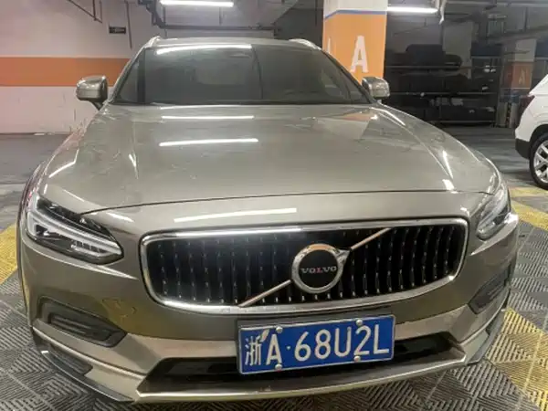 Volvo V90 2023