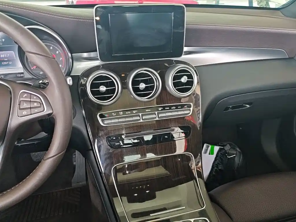 Mercedes-Benz GLC 2018 — фото 13