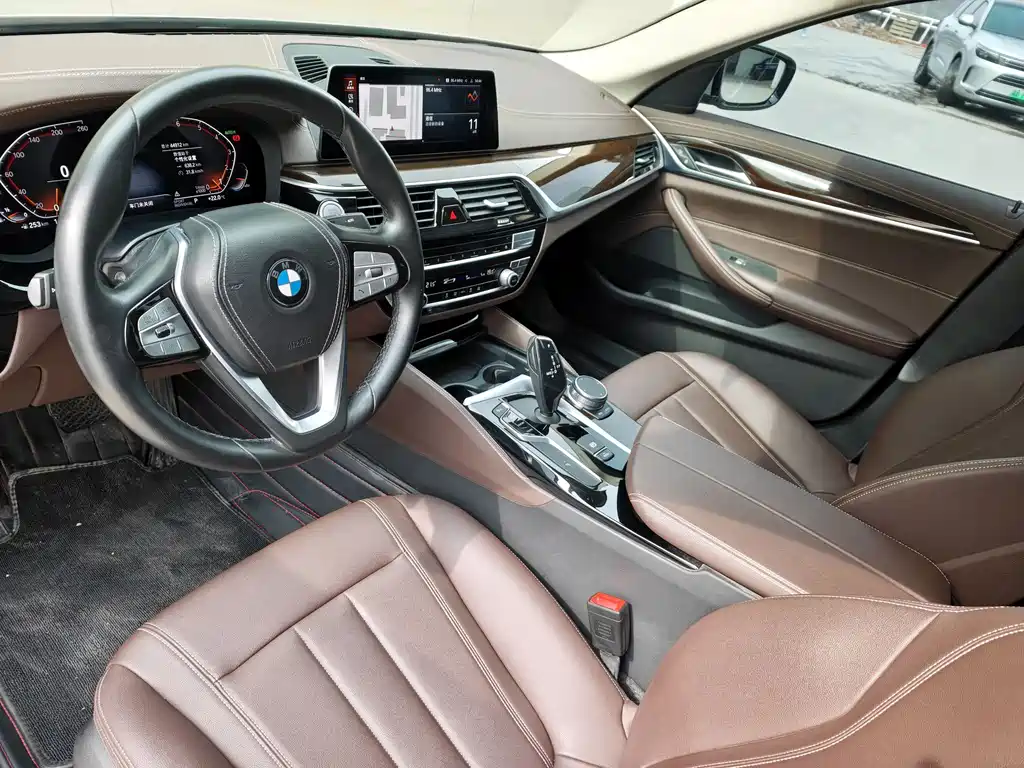 BMW 5 Series 2020 — фото 13