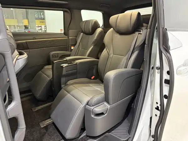 Toyota Alphard 2025