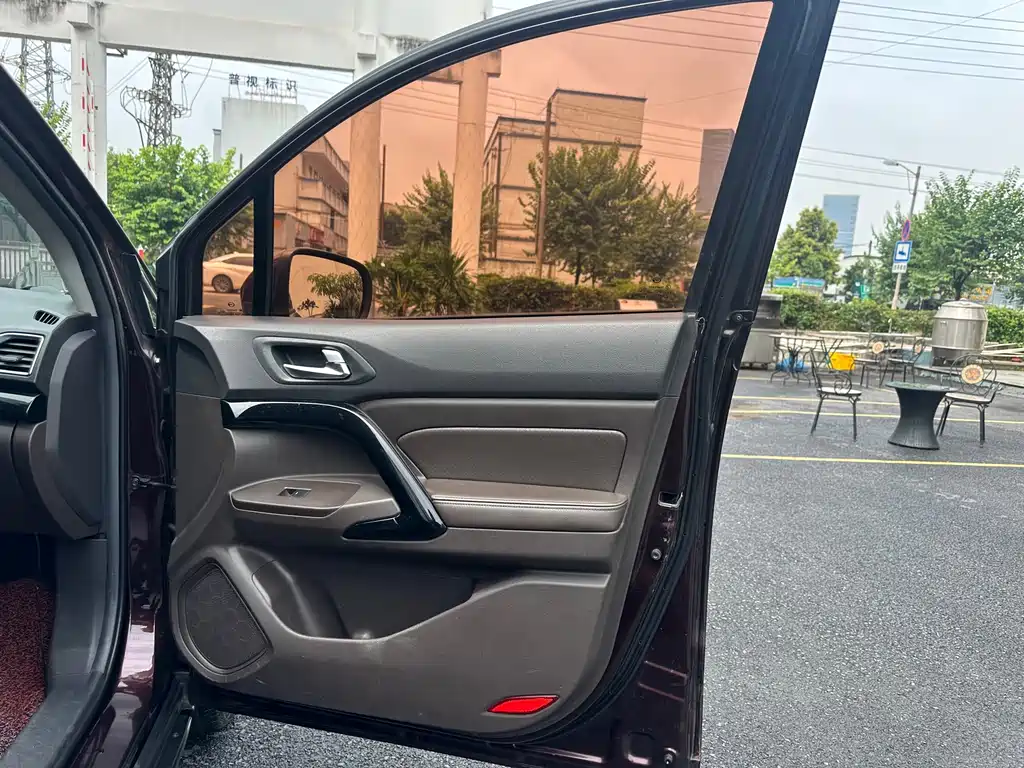 GAC Motor Trumpchi GS4 2016 — фото 16