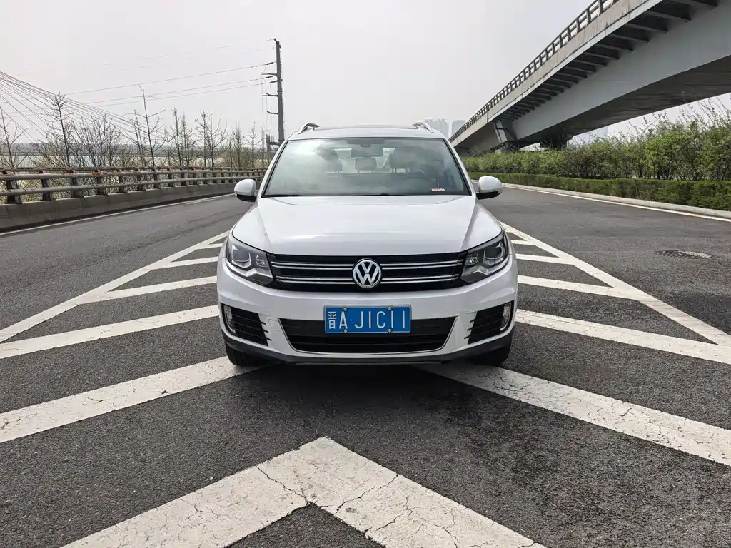 Volkswagen Tiguan 2015 — фото 2