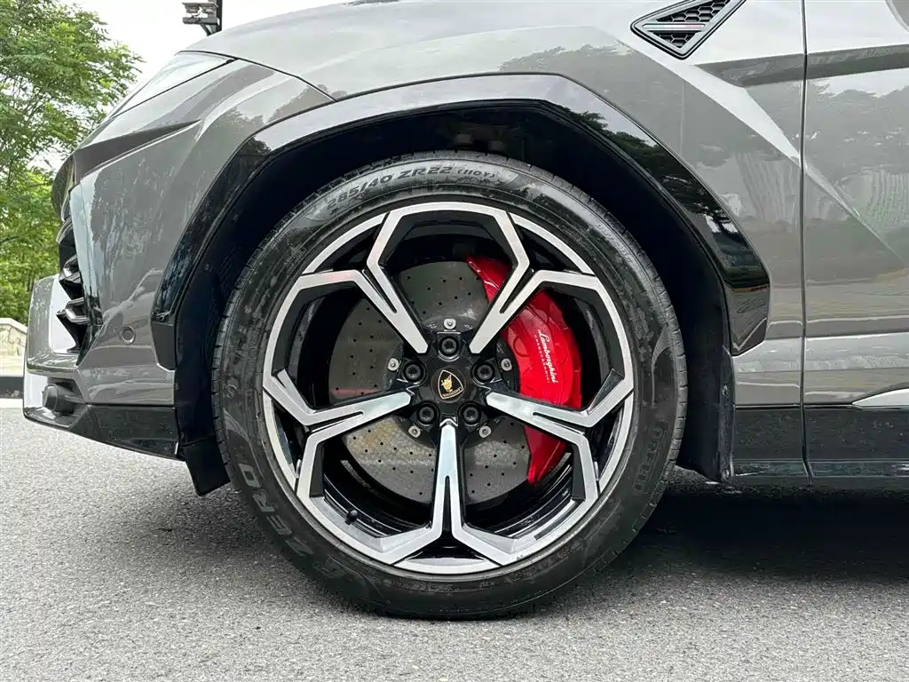 Lamborghini Urus 2021