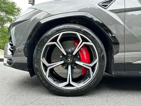 Lamborghini Urus 2021
