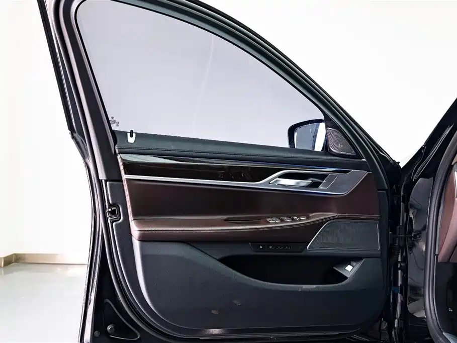 BMW 7 Series 2021 — фото 10