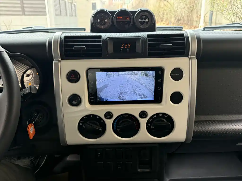 Toyota FJ Cruiser 2020 — фото 15