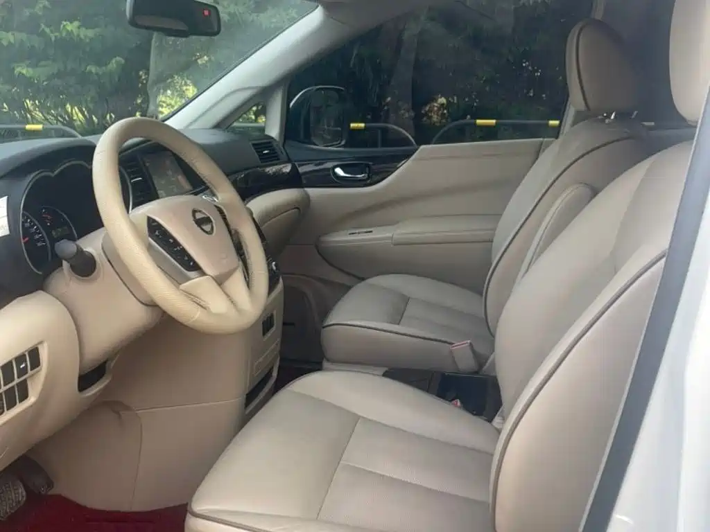Nissan Quest 2015
