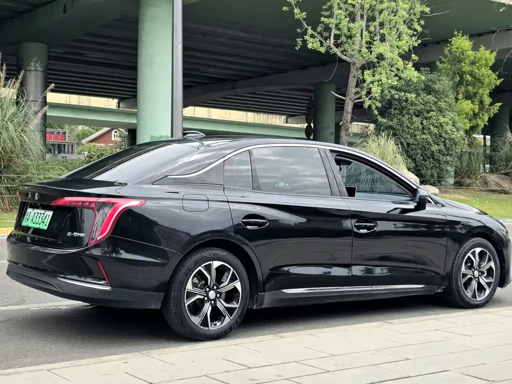 Hongqi E-QM5 2022 — фото 5