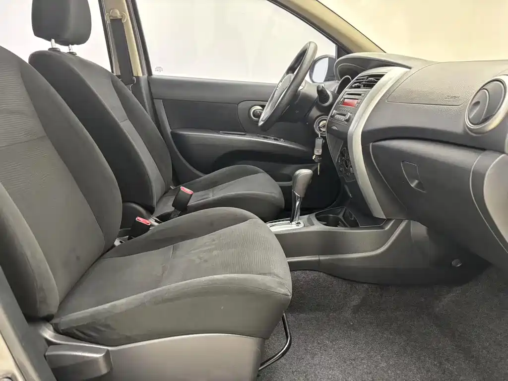 Nissan Livina 2015 — фото 12
