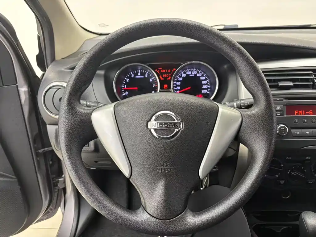 Nissan Livina 2015 — фото 14