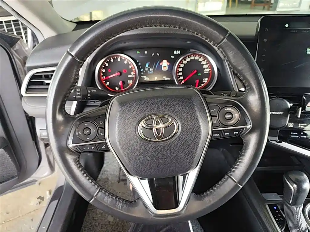 Toyota Camry 2022 — фото 11