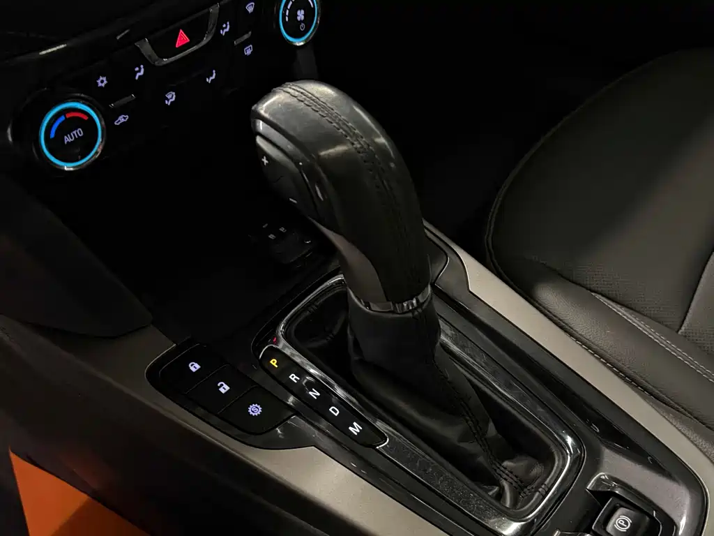 Chevrolet Malibu 2018 — фото 15