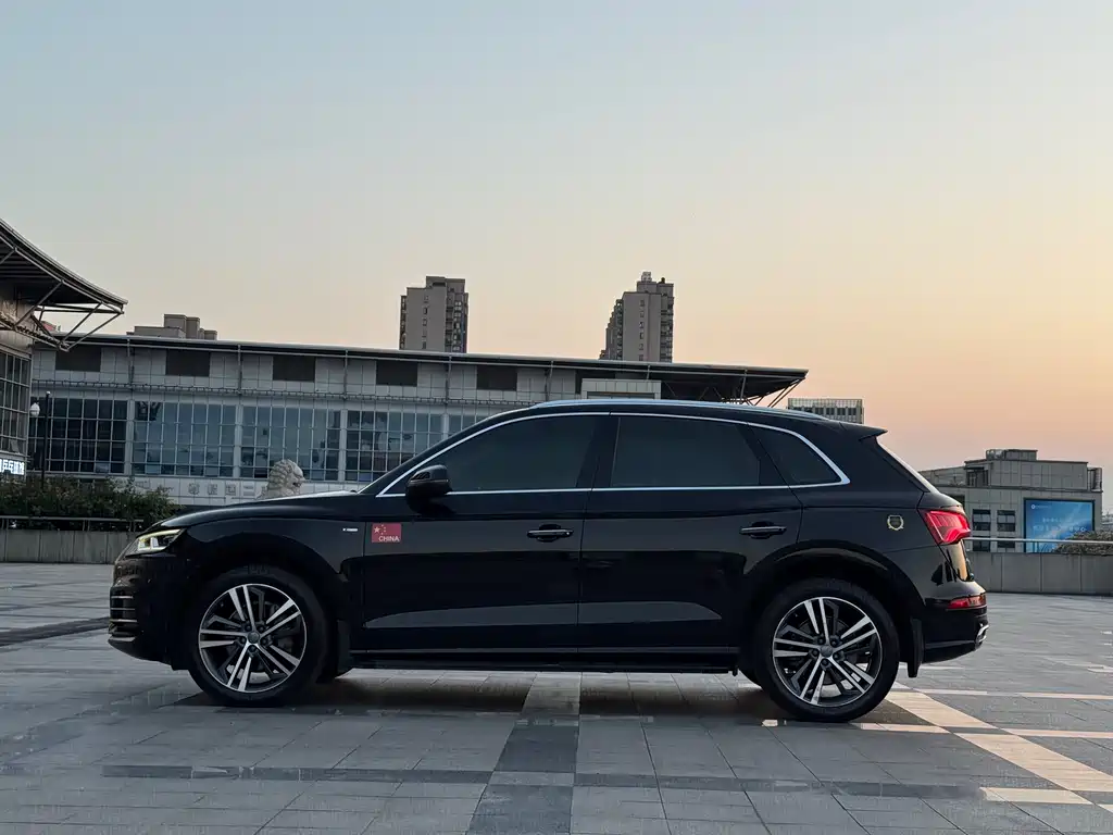 Audi Q5L 2020 — фото 3