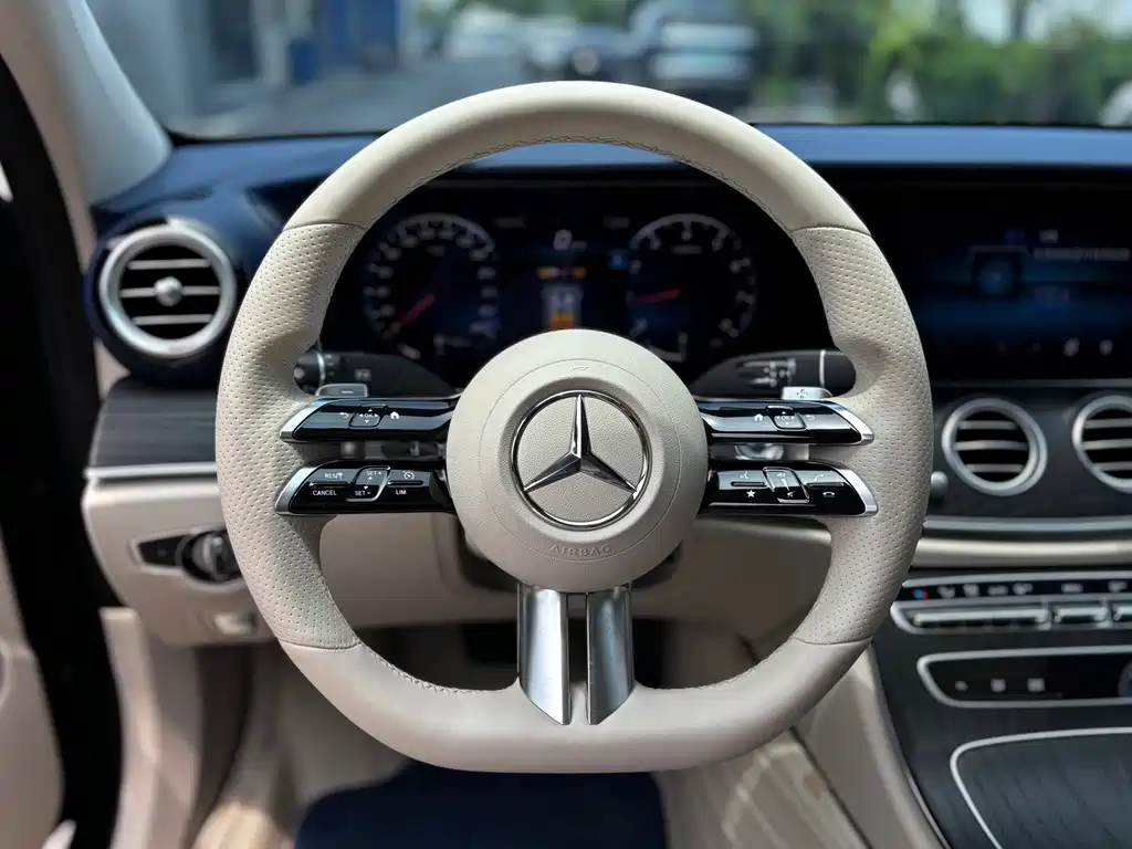 Mercedes-Benz E-Class 2022 — фото 16