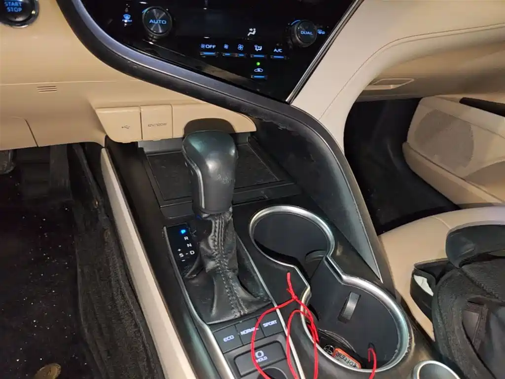 Toyota Camry 2023 — фото 14