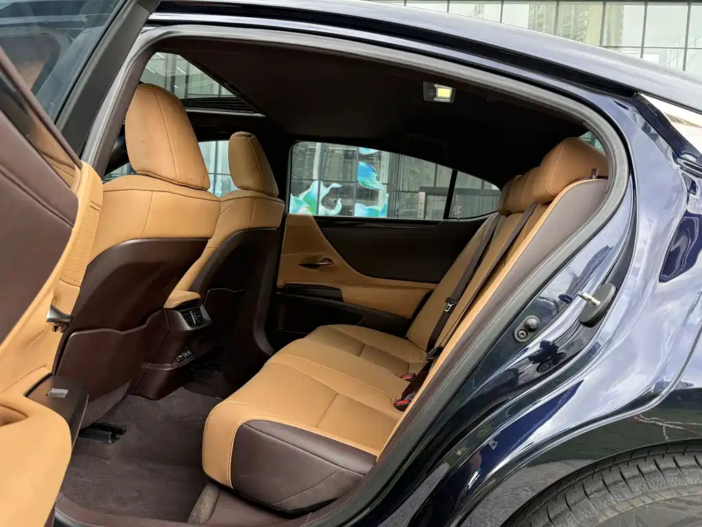 Lexus ES 2021