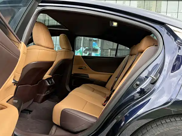 Lexus ES 2021