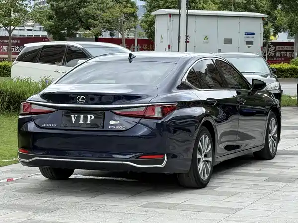 Lexus ES 2021
