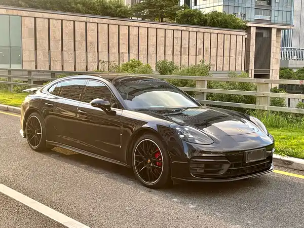 Porsche Panamera 2022