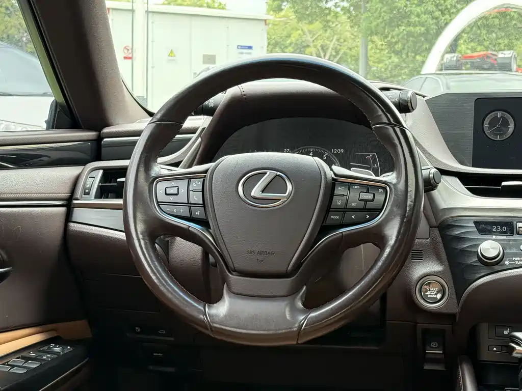 Lexus ES 2021 — фото 10