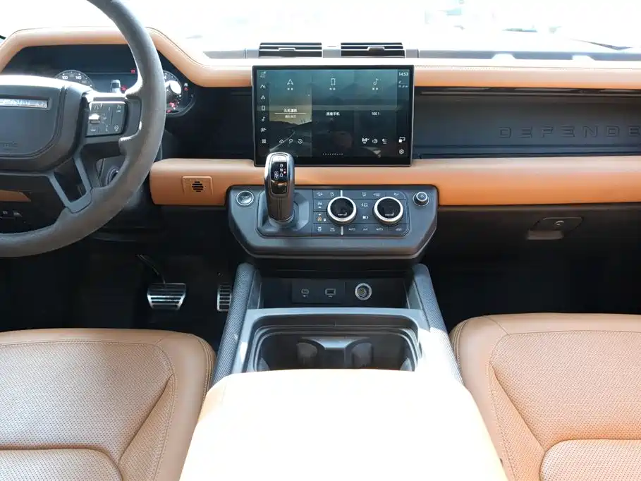 Land Rover Defender 2024 — фото 17