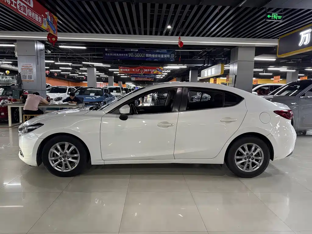 Mazda 3 Axela 2019 — фото 7