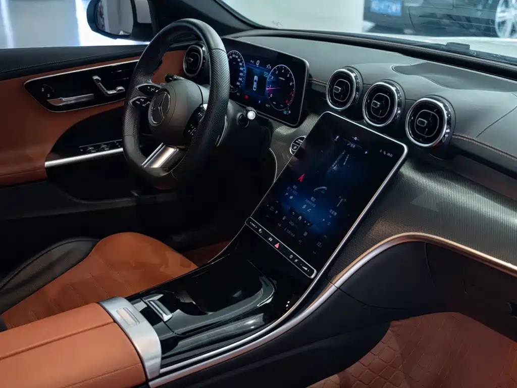 Mercedes-Benz C-Class 2023 — фото 16