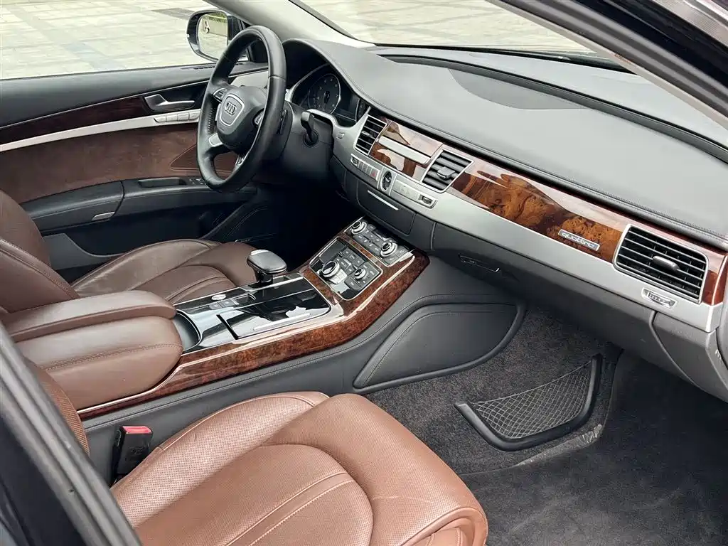 Audi A8 2014 — фото 10