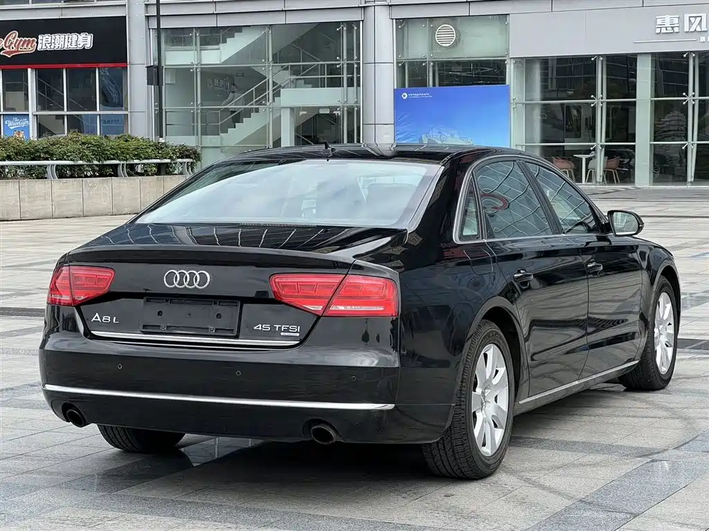 Audi A8 2014 — фото 17