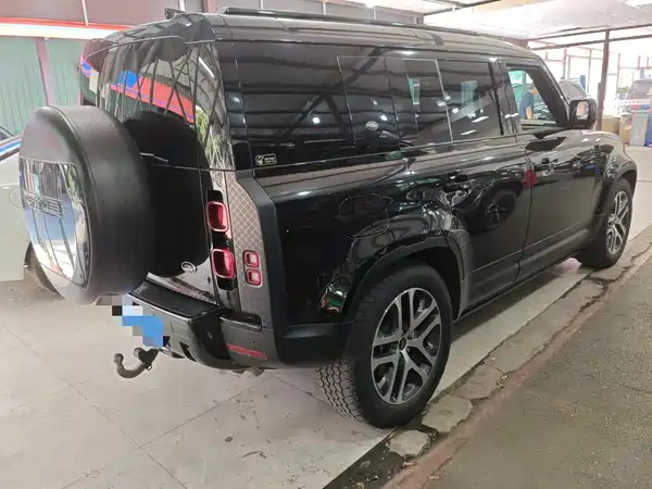 Land Rover Defender 2022