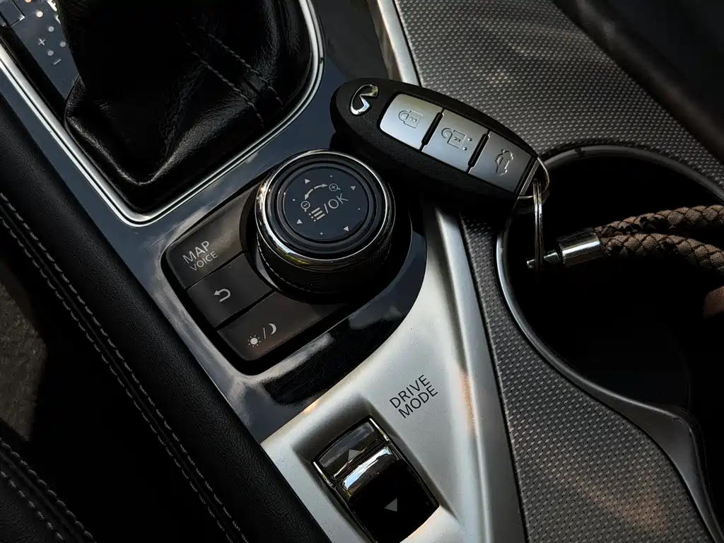 Infiniti Q50L 2015 — фото 13
