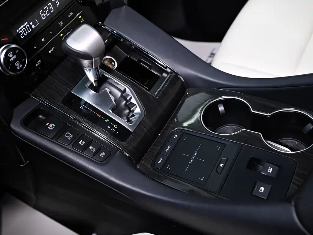 Lexus LM 2020 — фото 12
