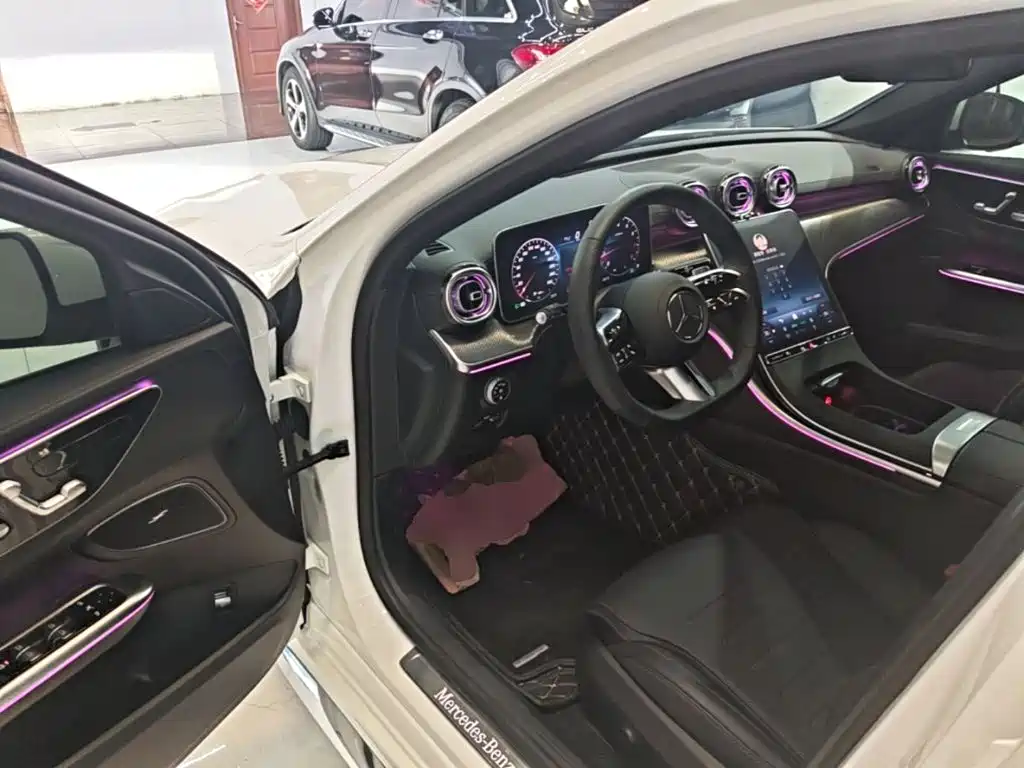 Mercedes-Benz C-Class 2025 — фото 16