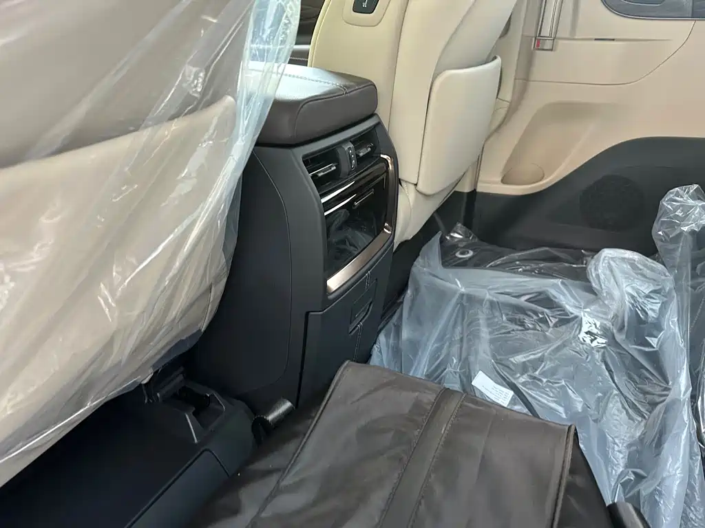 Toyota Alphard — фото 12