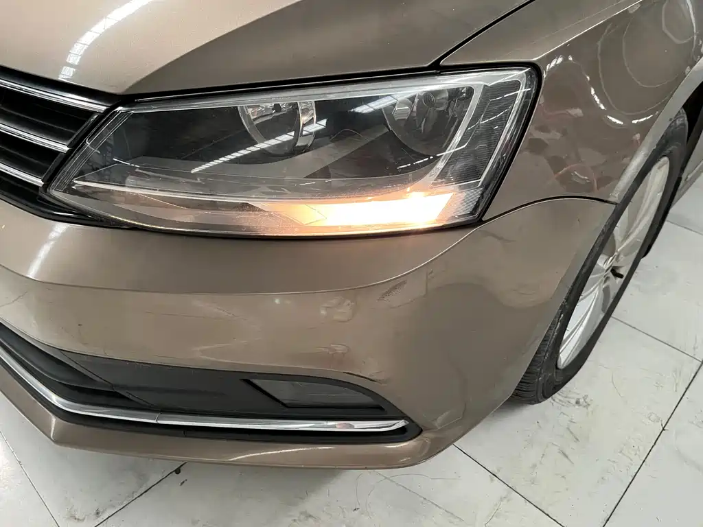 Volkswagen Sagitar 2016