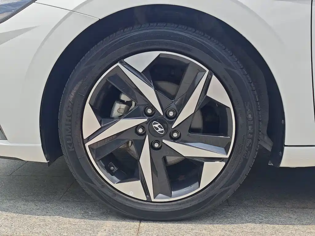 Hyundai Elantra 2022 — фото 10
