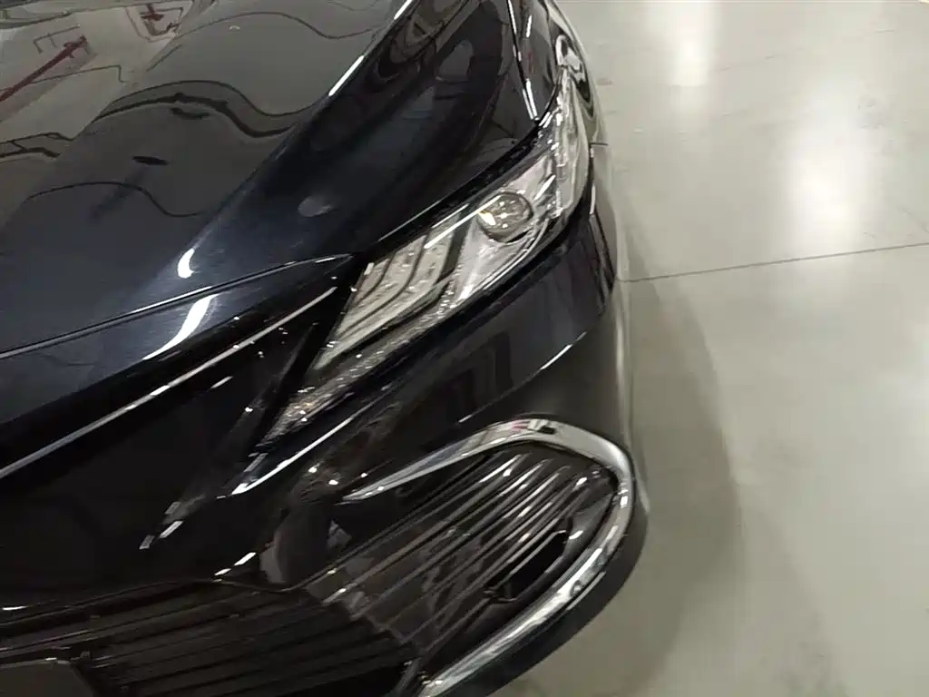 Toyota Camry 2022 — фото 24