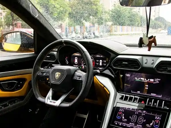 Lamborghini Urus 2024