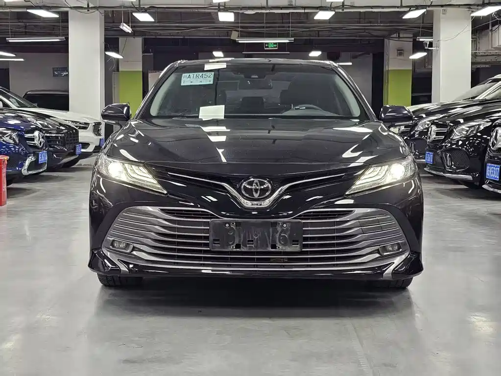 Toyota Camry 2019 — фото 2