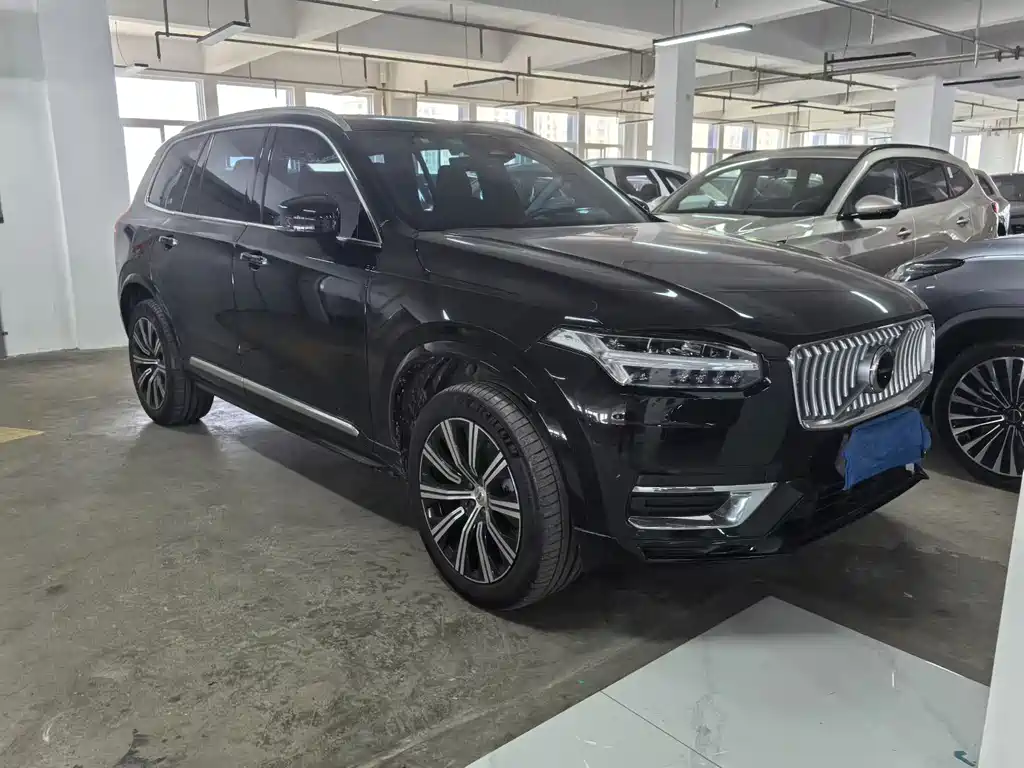Volvo XC90 2022 — фото 1