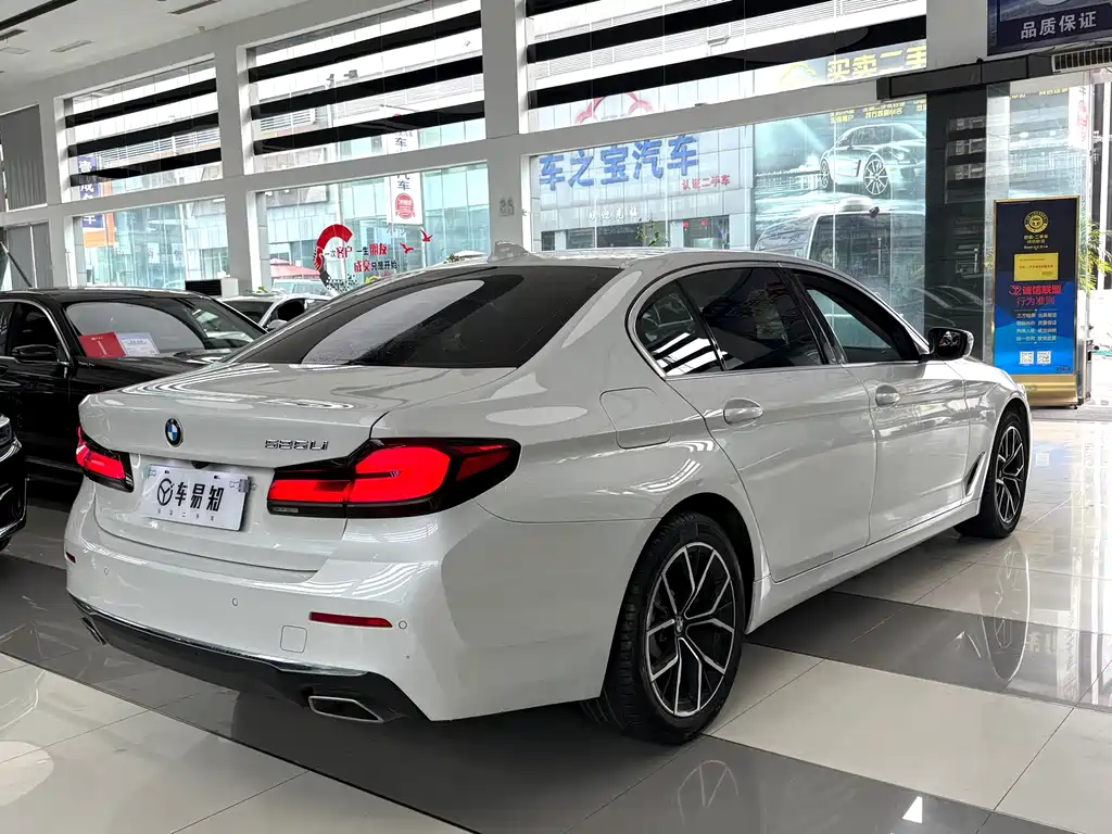 BMW 5 Series 2022 — фото 18