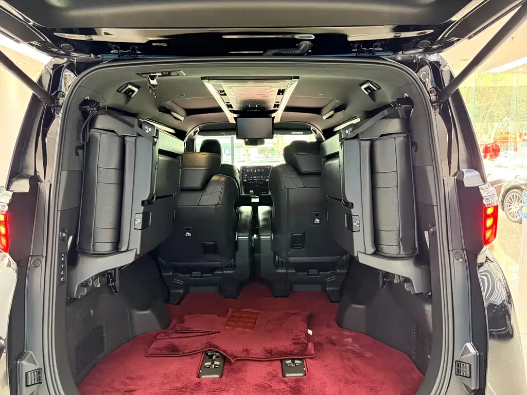 Toyota Alphard 2023 — фото 21