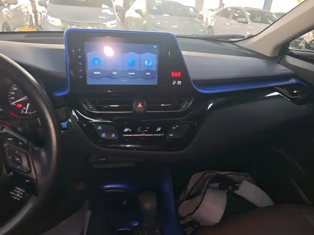 Toyota C-HR 2022 — фото 13