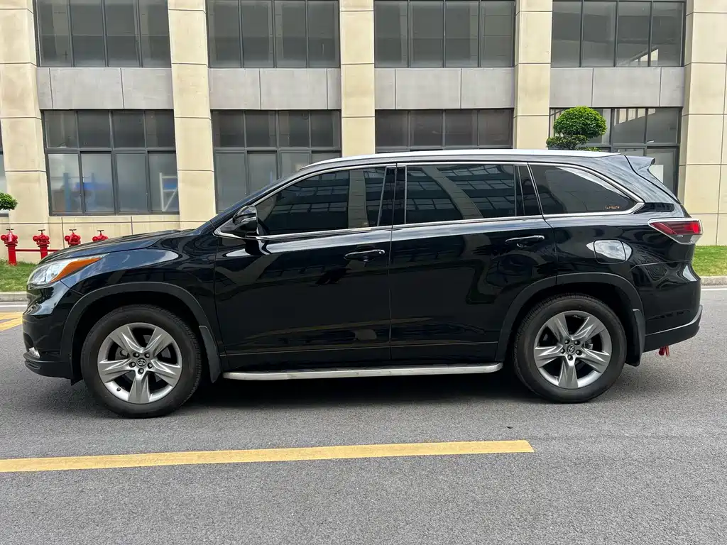 Toyota Highlander 2018 — фото 3