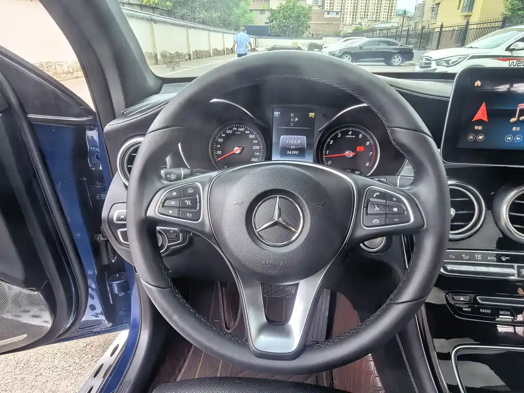 Mercedes-Benz GLC 2017 — фото 12
