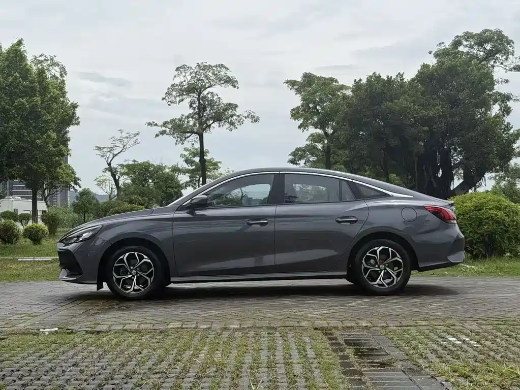 MG MG5 2022