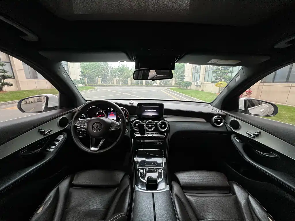 Mercedes-Benz GLC 2017 — фото 12