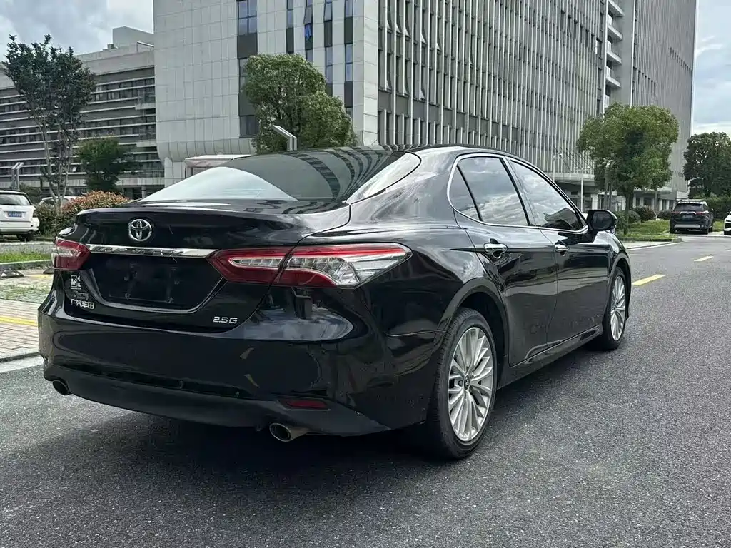 Toyota Camry 2020 — фото 8