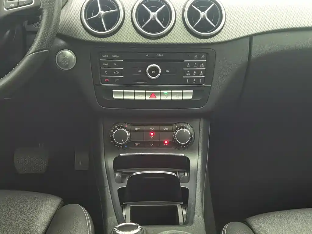 Mercedes-Benz B-Class 2018 — фото 12