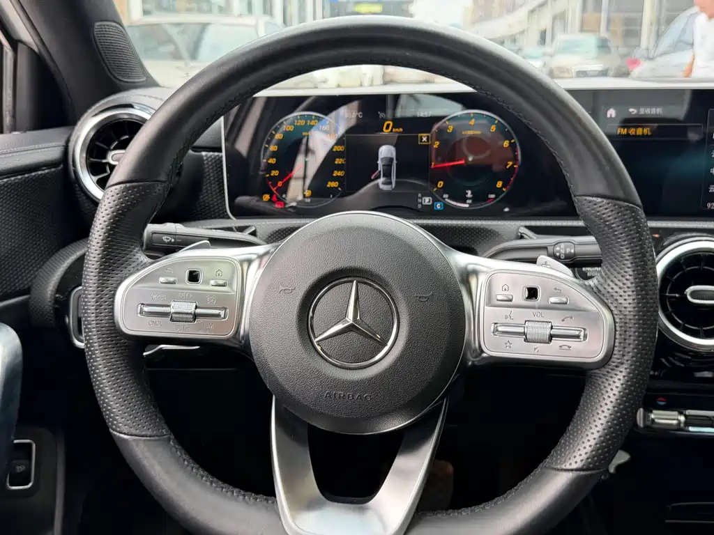 Mercedes-Benz A-Class 2019 — фото 9